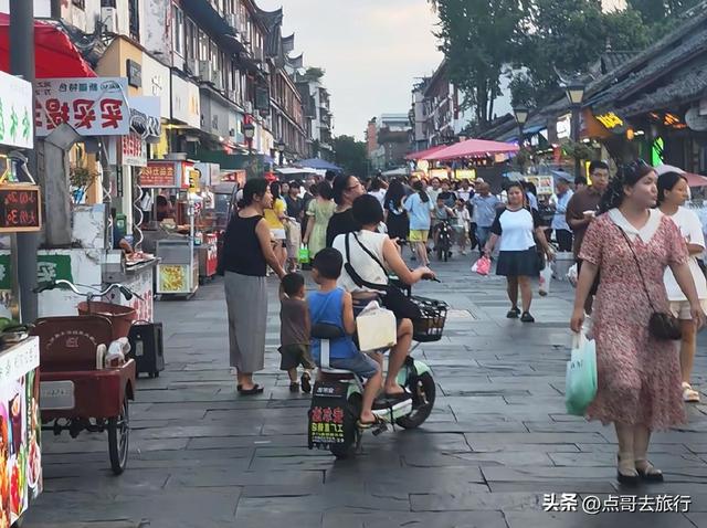 成都清凉避暑胜地，千年前就已闻名，风景如仙境，地铁公交直达！