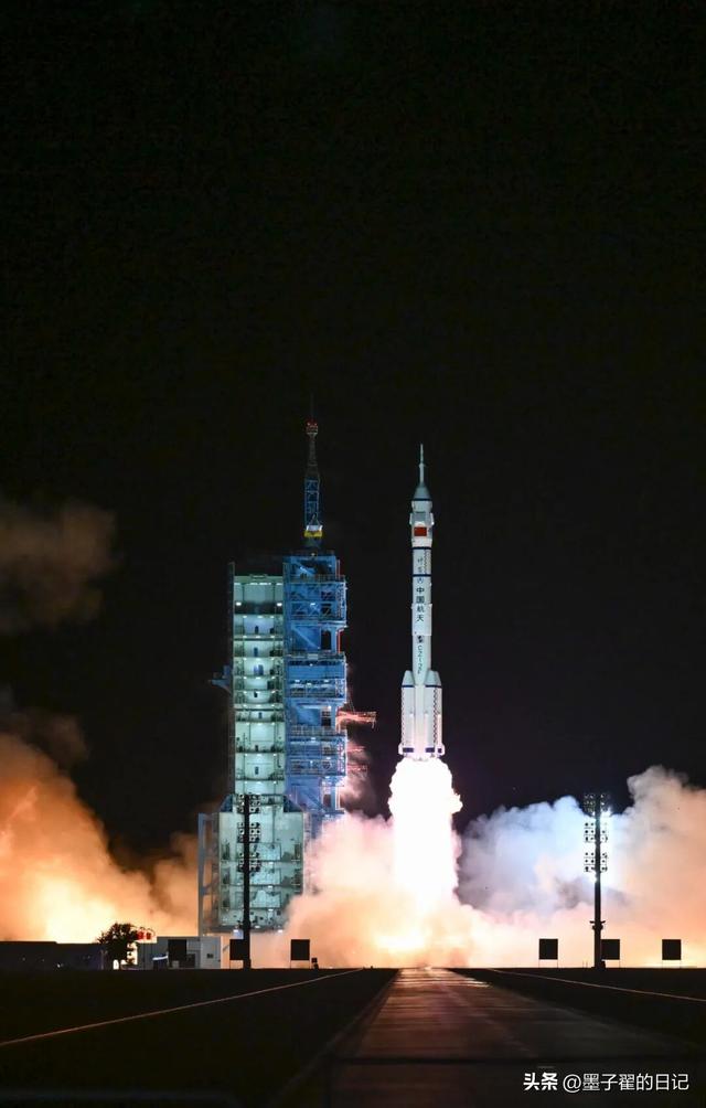 3.5小时对接，神舟二十一号升空，美封锁失败，中国提前实现登月