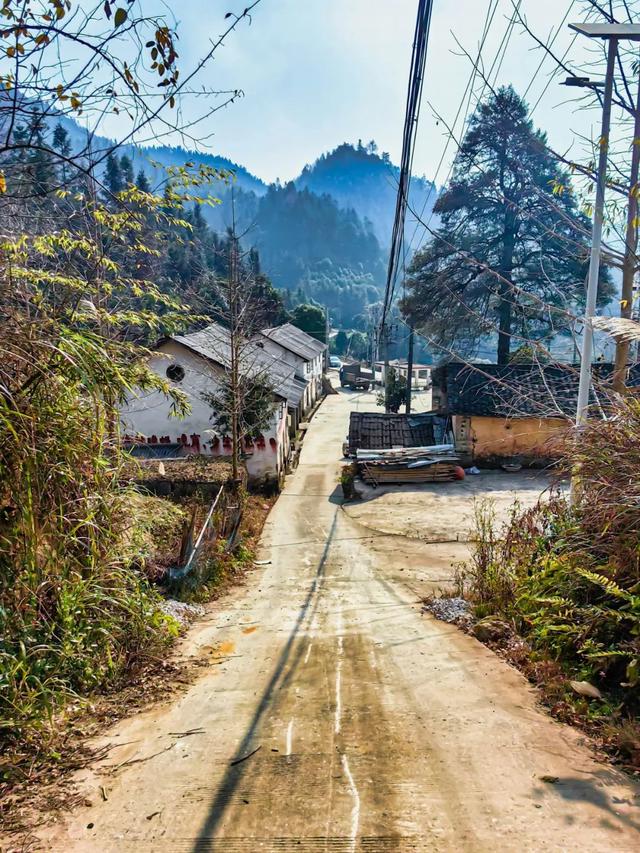 图说灌阳：西山北江土地塘，墙上还保留有八十年代的标语口号