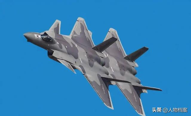 九三阅兵前夕，6名间谍落网！带1448份机密出逃，泄露尖端武器