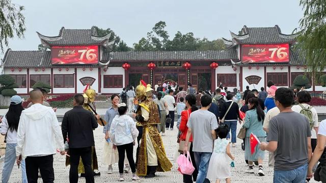 咔嚓！在岳阳，跟全国人民来张“全家福”！