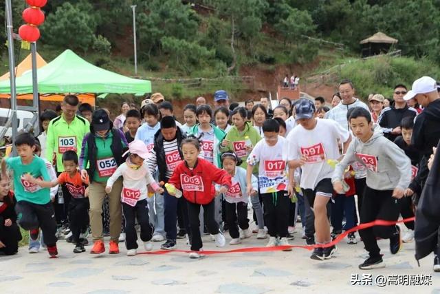双节同庆 畅享嵩明丨杨桥西山：徒步比赛、马术垂钓、户外露营、民族打跳……超多活动等你来！