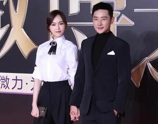 罗晋捧遗像神情悲痛，唐嫣紧跟身旁护全程，婚变传闻不攻自破