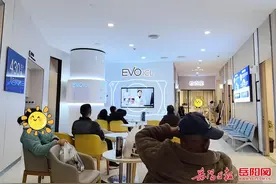 打破认知，“睛”彩人生：ICL晶体植入术为中低度近视者带来新视界图片