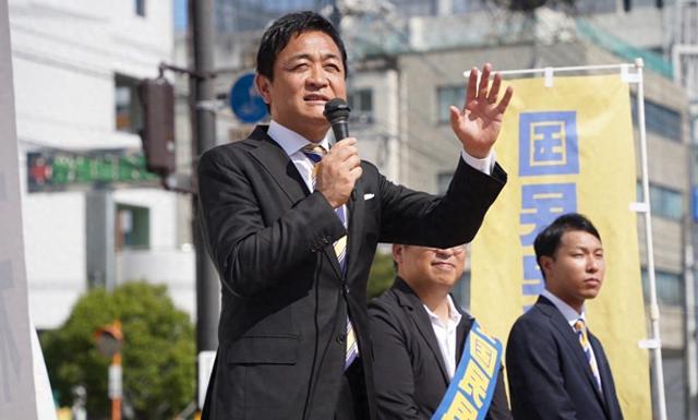 日本首相候选人出轨嫩模	，情人身材火爆前凸后翘，年龄相差16岁
