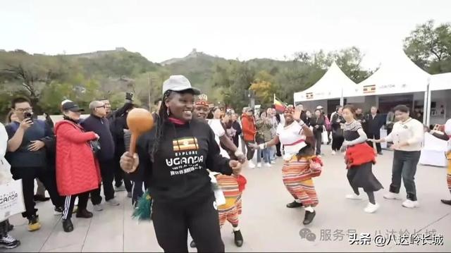 【长城会客厅】八达岭长城再助乌干达咖啡市集落地，千年地标续写中非文化交融佳话