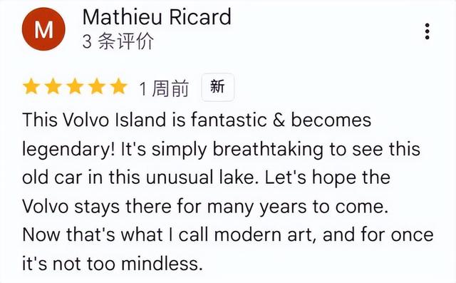 湖面上咋停了辆车，还成热门景点了？几百人来打卡，这得有多闲