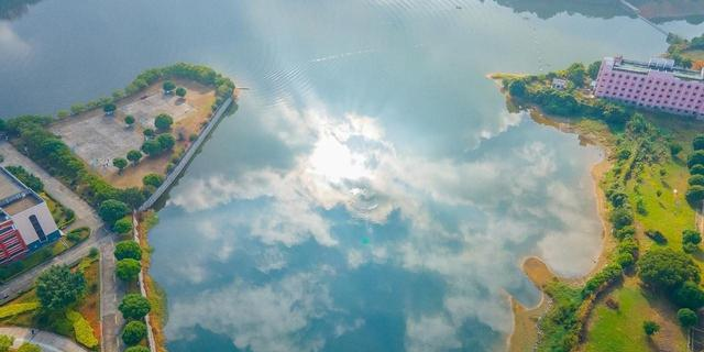 乌鲁木齐和昌吉交界处有个小镇，却藏着全国独一无二千年烟火景色