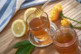 蜂蜜水养肝护肾？医生提醒：这4类人千万别喝，否则越喝越伤身！图片