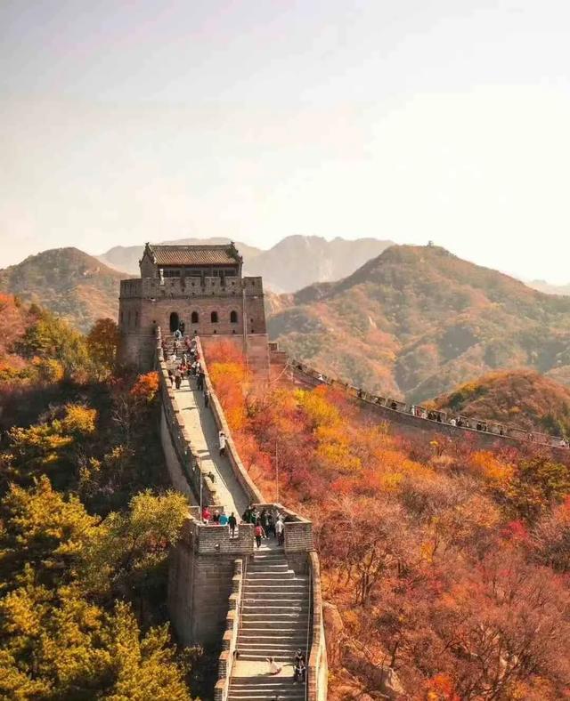 今天进山赏景，秋天的山色太美了，简直是摄影家的天堂