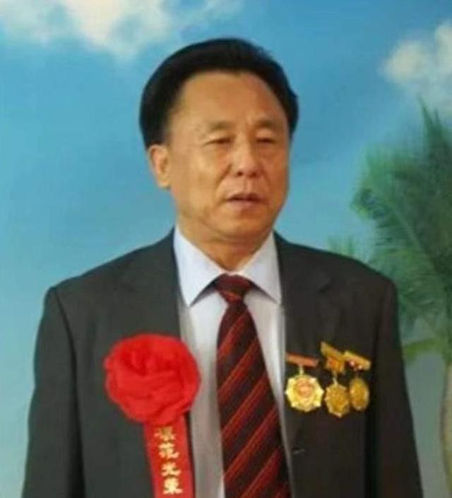 包养10位情妇，睡觉翻牌生下11个私生子，75岁还在拼命生娃！