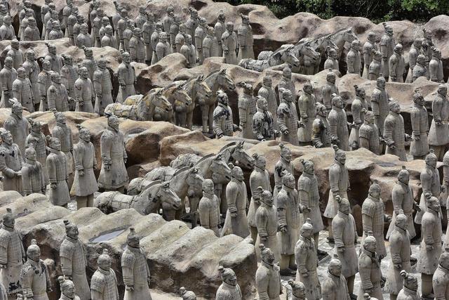 水泥做的“兵马俑”？120元看这个，很多人说太坑了！