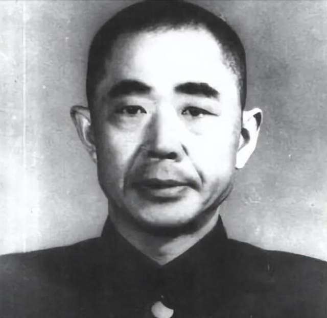 21兵团司令降为军长，55年又被拟授少将，毛主席大怒：少将改上将