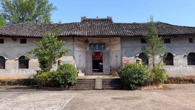 重庆涪陵最原生态的清代寺庙，曾作为学校，不知如今为何空无一人