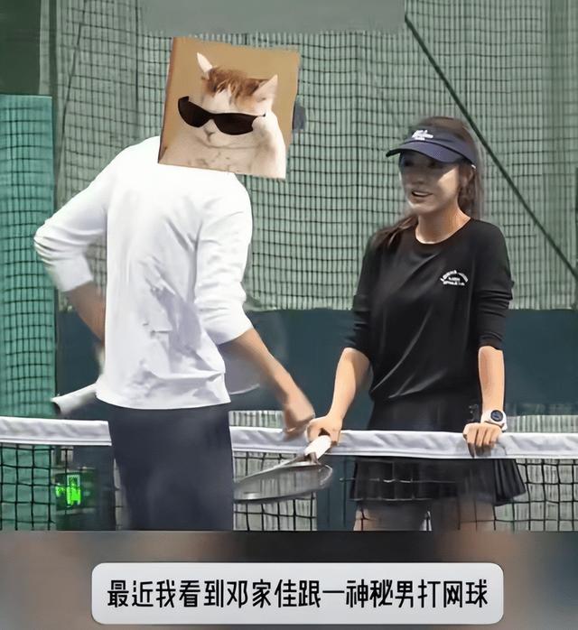 雪落如诗，42岁邓家佳离婚6年活成这般模样 院内搭鸟窝种花太惬意