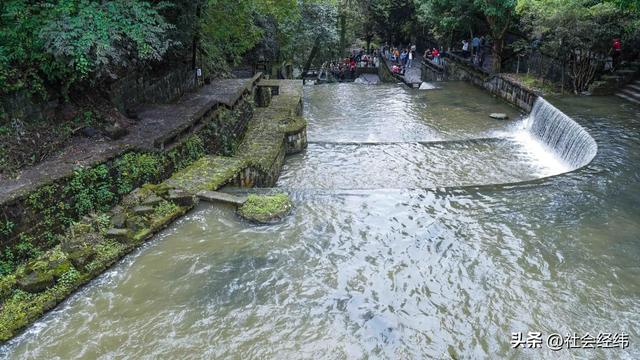 每日一景|中国唯一城市瀑布·云南腾冲叠水河瀑布