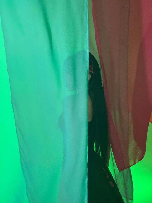 宋雨琦 内娱顶级身材，胸腰比太逆天，抹胸造型性感妖娆太火辣！