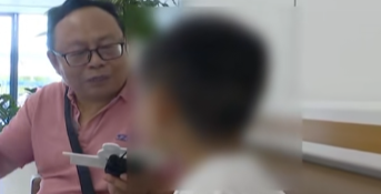 男童被邻居抓走打针后续：警方立案，妈妈拒和解被威胁，细节曝光