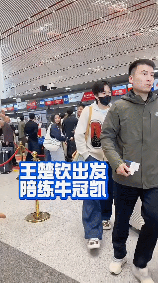 国乒出发印度！王楚钦天价行头，王曼昱剪了黑短发，林诗栋带陪练