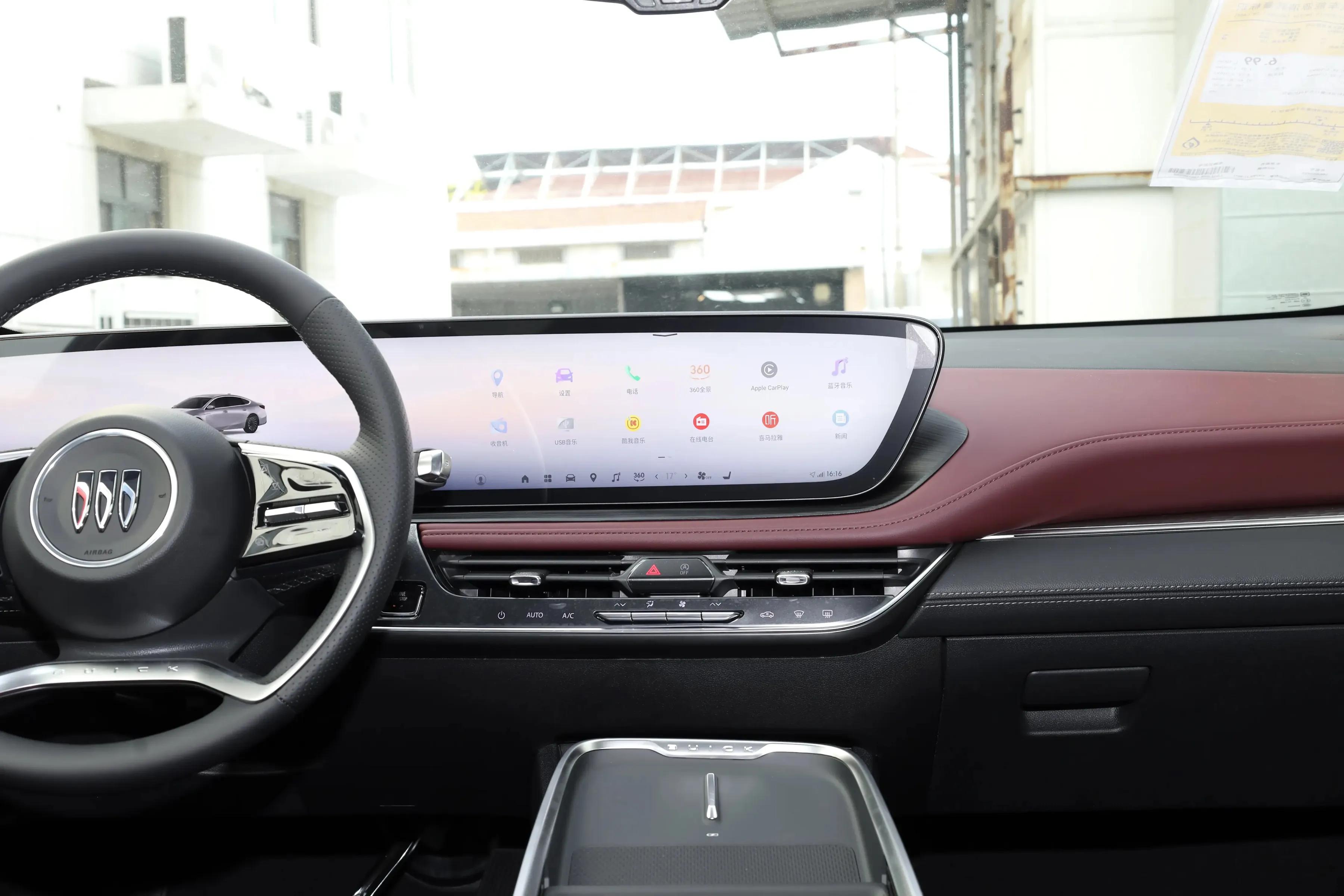 新君越2.0t油耗大吗_2026款别克君越与迈腾对比 15.99万一口价别克君越 18英寸轮辋君越内饰设计