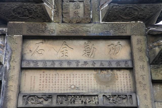 四川隆昌有一座石牌坊古镇，青石黛瓦间，解读牌坊背后的历史故事