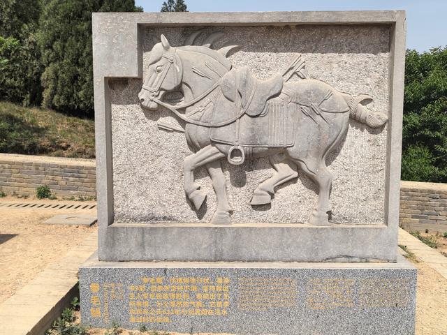 唐太宗李世民的昭陵首开唐陵以山为陵先例，博物馆却在十公里开外