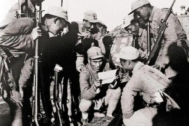 他是中央军委原副主席，55年被授少校军衔，93年又被提拔为上将