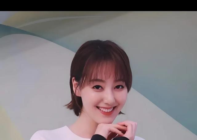 被央视“开除”， 私生活混乱，用陪睡上位，她身上哪个标签是真的