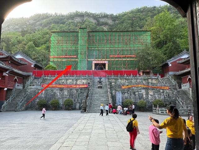 越扒越有！少林寺刚被调查，武当山也上了热搜，一个贪钱一个明抢