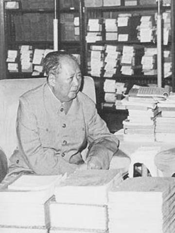 1959年，毛泽东约见贺子珍，闲聊中问起：你这几年生活得怎么