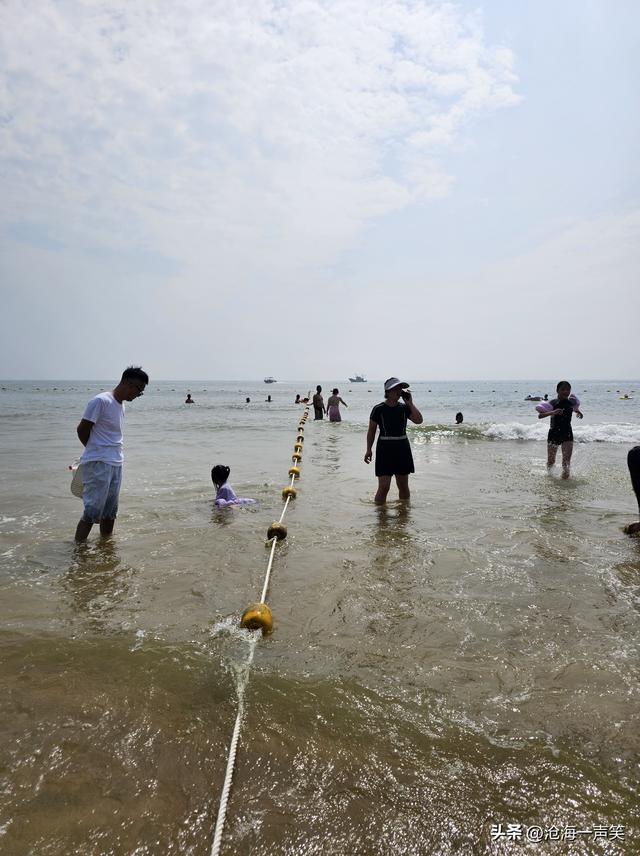 畅玩黄金海岸，金沙滩，银海湾，大海的阵阵涛声如雷贯耳！