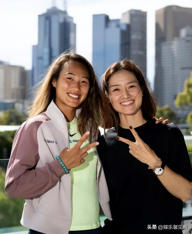 这一次被人民日报点名的郑钦文，暴露真实处境，原来李娜真没说错