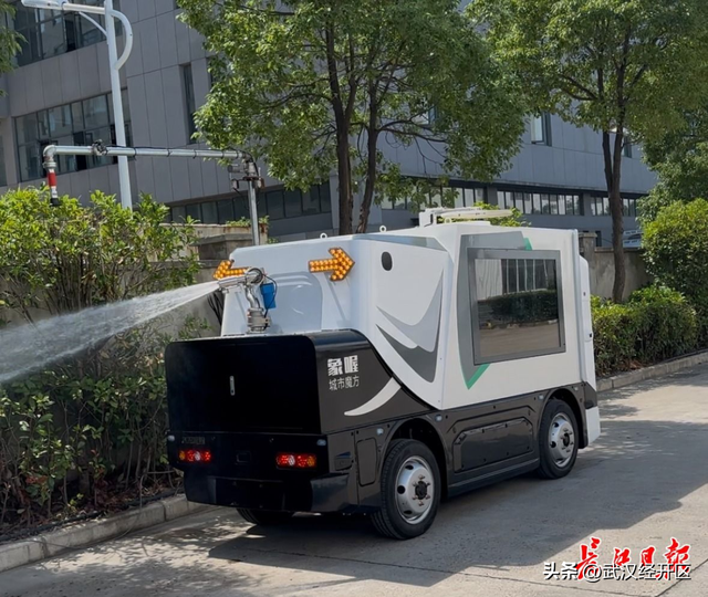 极景智能无人驾驶环卫车订单排到四季度