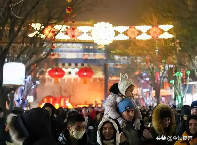 大量日本游客涌入北京，打着旅游幌子不去旅游不吃美食，为啥来？