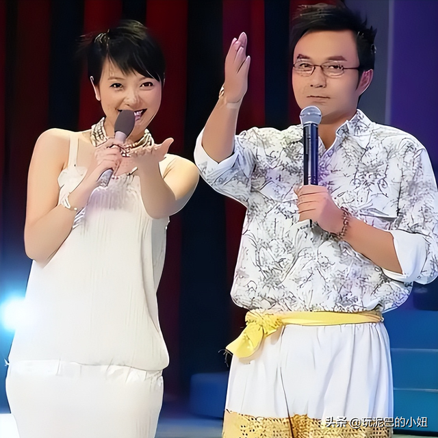 51岁汪涵现状:常年居住在长沙,穿人字拖嚼槟榔,大烟斗不离身