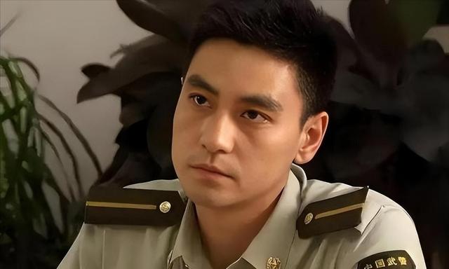 演员李飞接不到戏，"落魄"到陪母亲摆摊卖鱼，背后的真相太现实