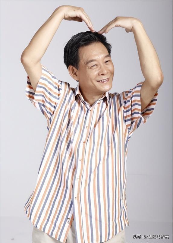 他是国家一级演员，住北京上亿四合院，儿子是他一生骄傲