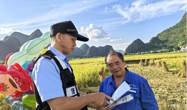 万峰林景区：“旅游警务”绘就平安“警”色
