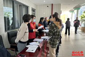 福州“社保服务进万家”来到校园图片