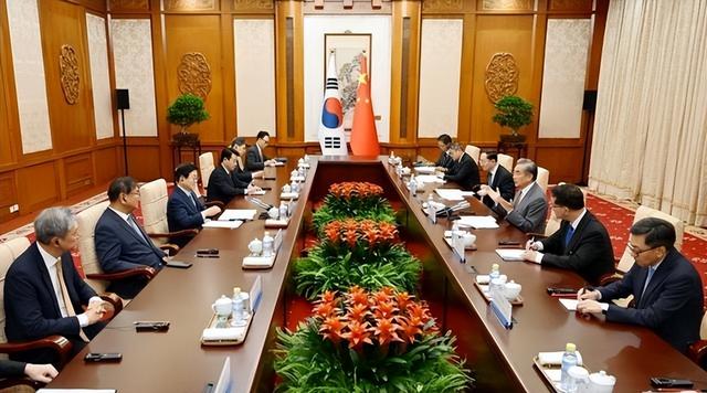 韩国特使递上李在明亲笔信，随即提出一个请求，王毅外长却没接话