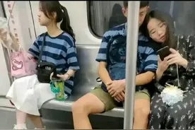 网友发来一组地铁图片，分享地铁上遇到的那些搞笑瞬间图片