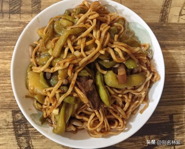 参观额尔古纳博物馆，了解蒙兀室韦和俄罗斯族历史，回青旅吃焖面
