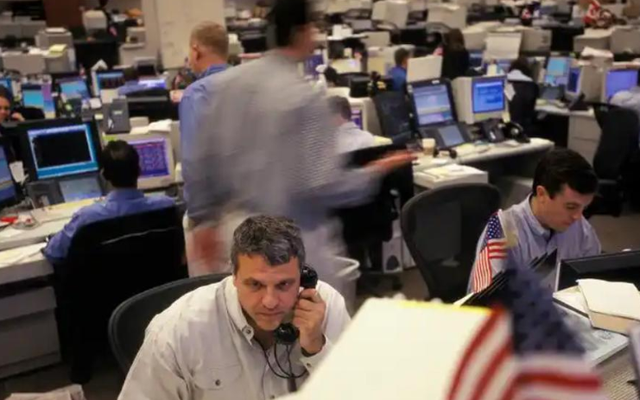 美联储重启印钞！AI引发失业潮，普通人该怎么躲危机？