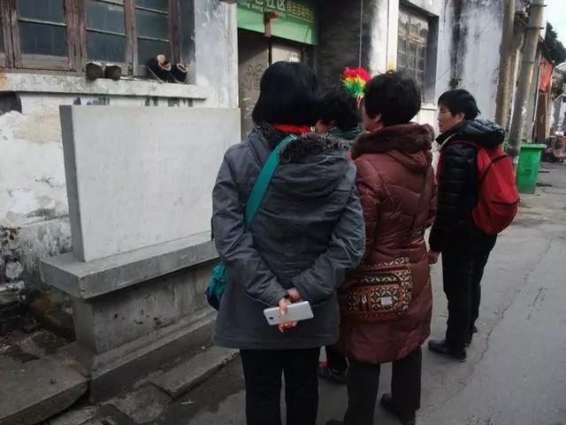 破旧的房屋留下岁月的印记——荣巷老街