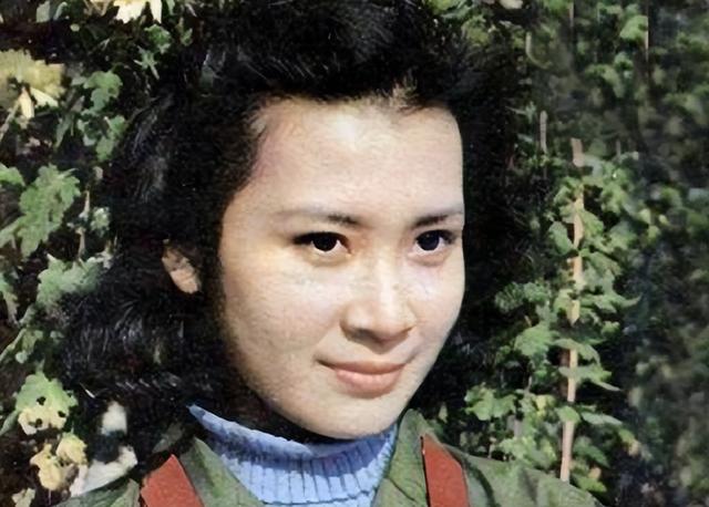 她是著名的国家一级演员，被特许享正军级待遇，如今仍是单身