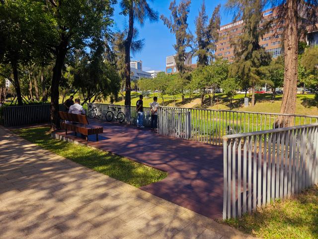 从学苑大道入大沙河绿过大学城后进深圳弯公园流花山景点【高清】