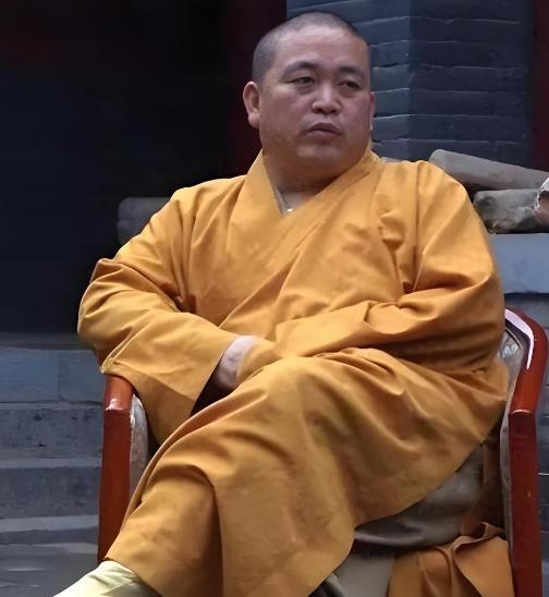 越扒越黑！掌控少林38年的释永信，私下有多豪，更恶心的还在后面