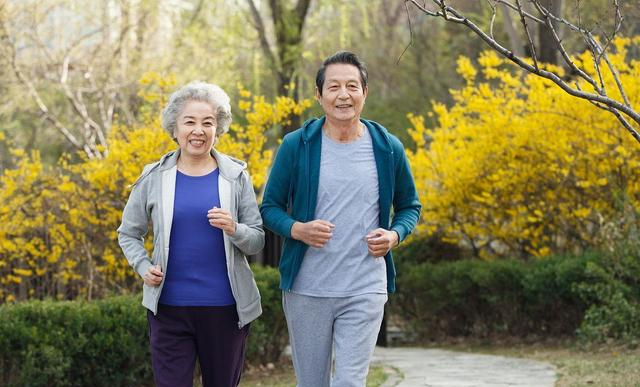 血压与慢跑有关？医生警告：越坚持慢跑的老人，越利于稳定血压？
