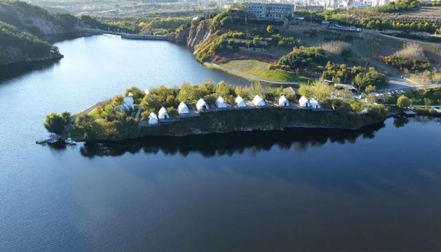 金普居然藏着这么美的公路！总台记者也来打卡拍摄