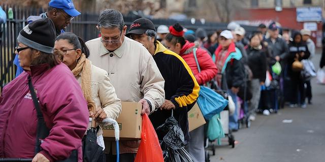美国4000万人面临断粮！中国已筑牢“反贫”安全防线，成世界榜样
